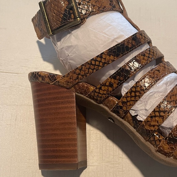 Vionic Brand New In Box-Sz-7.5 - Picture 5 of 14